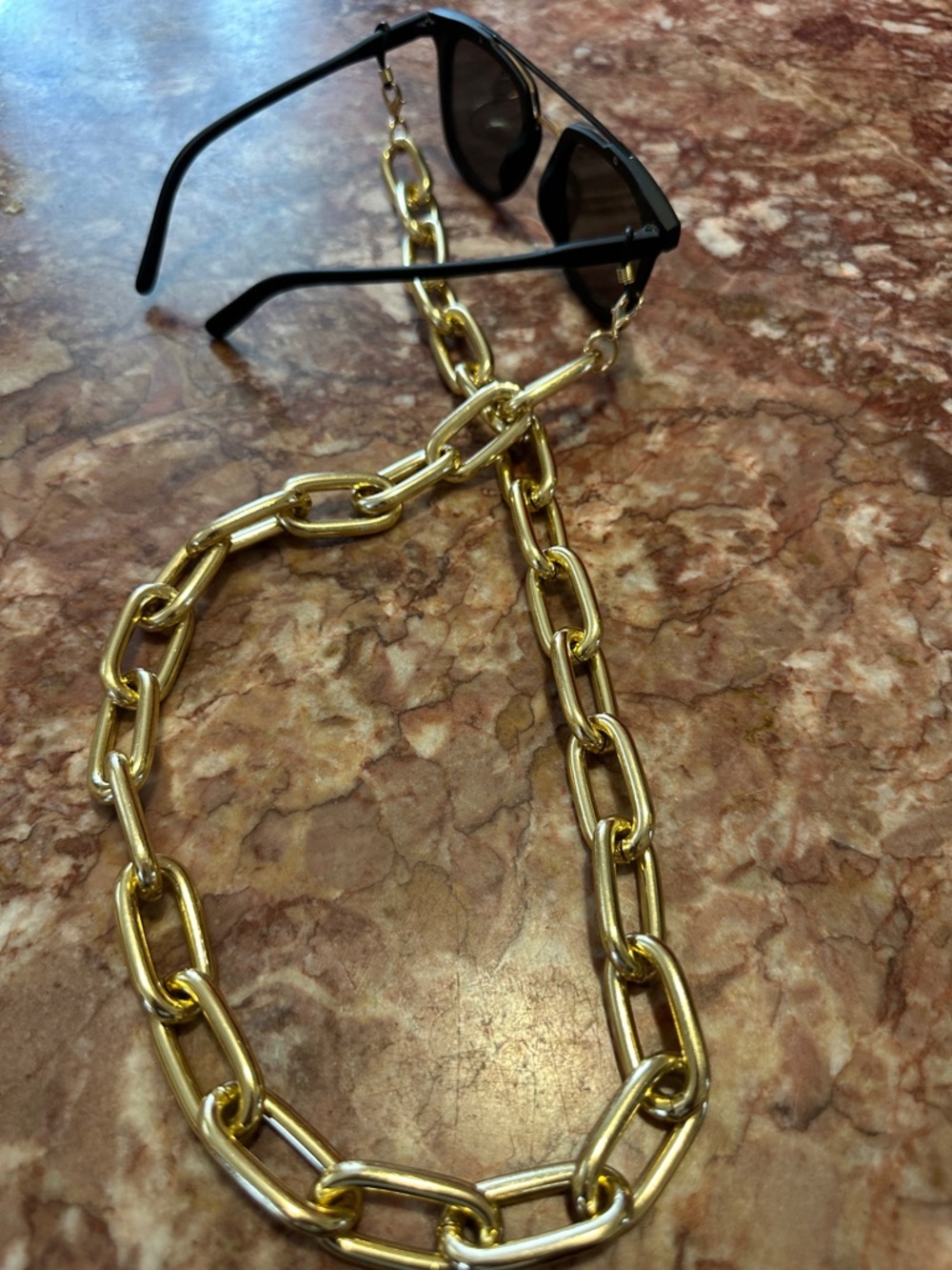 Stylish glasses/sunglasses holder chain design